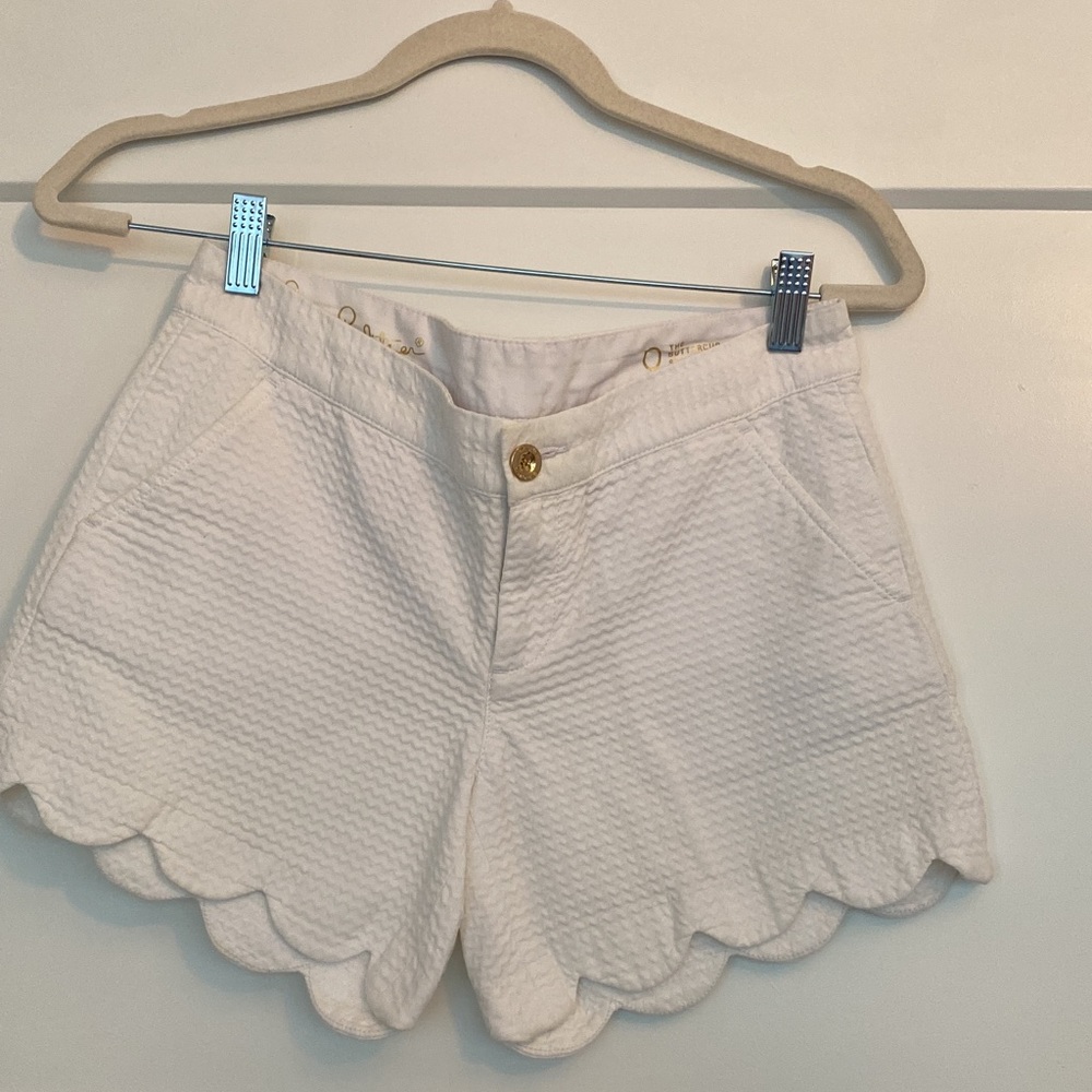Lilly Pulitzer White Buttercup Shorts. Size 0